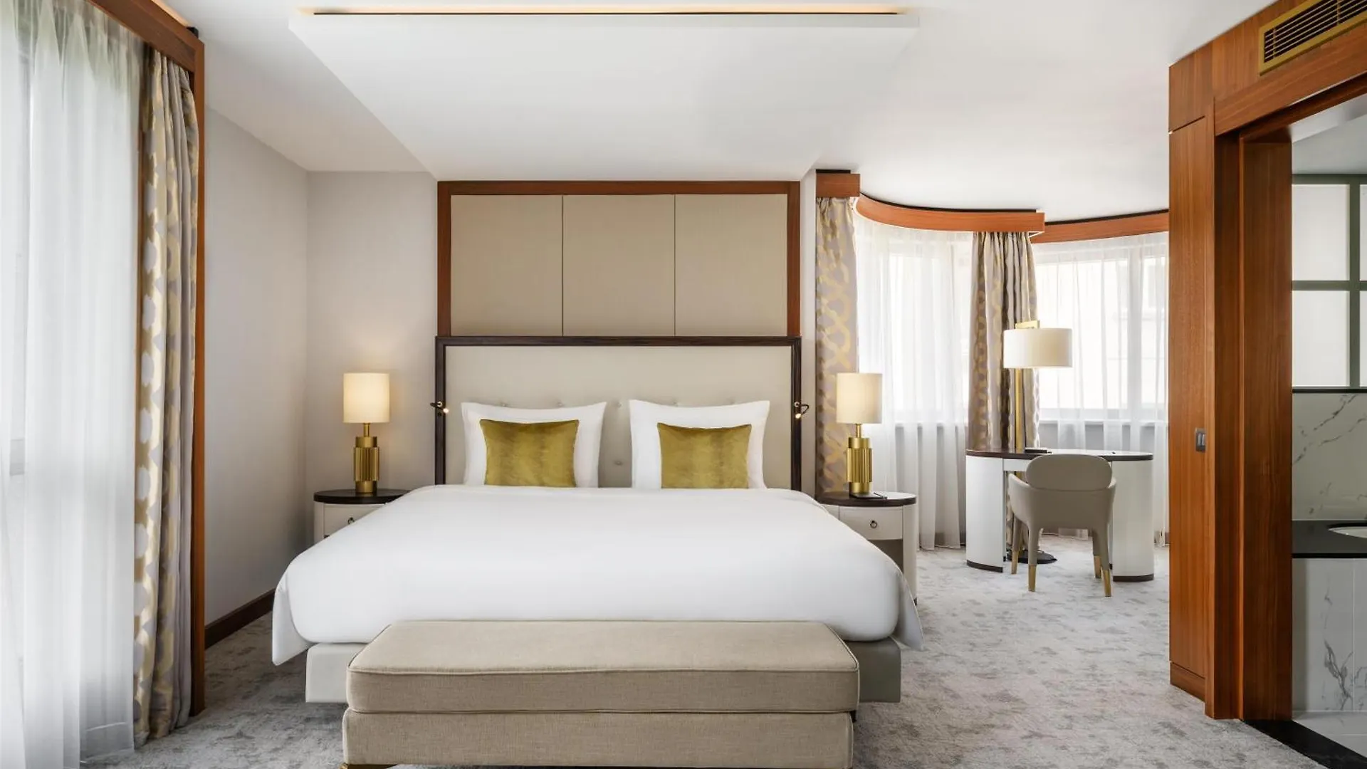 Kempinski Hotel Corvinus Budapest 5*,