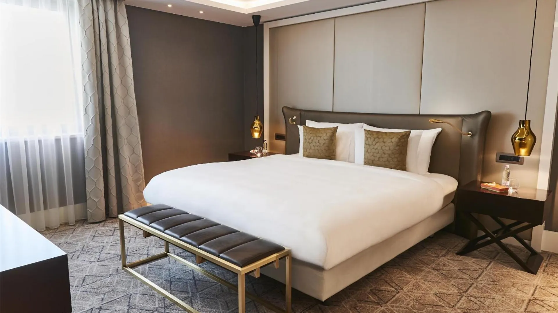 Kempinski Hotel Corvinus Budapest 5*,  Ungheria